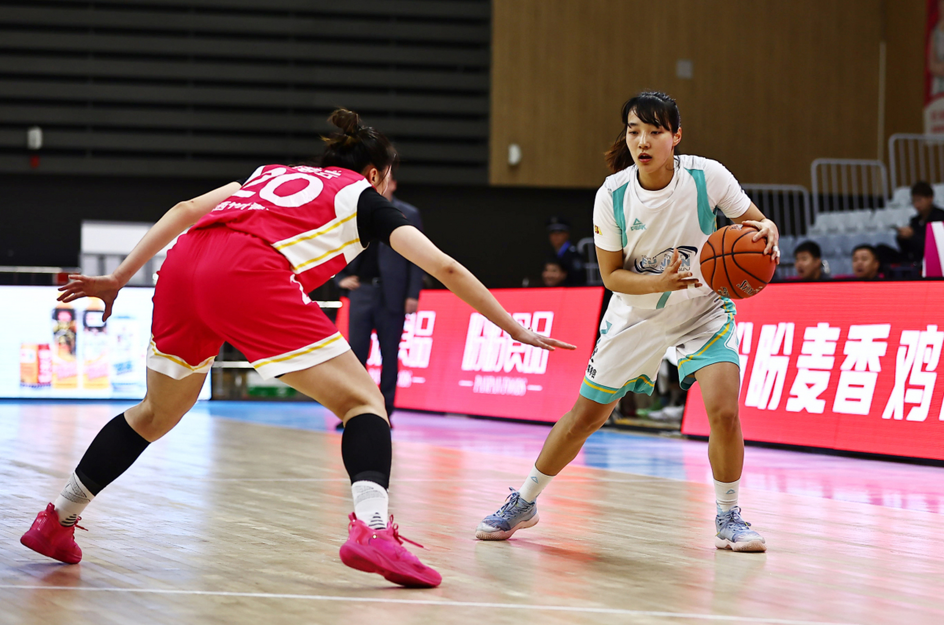 国际比赛日CBA常规赛焦点战；里尔队长鼓劲；引发热议；球队文化再被提及的简单介绍