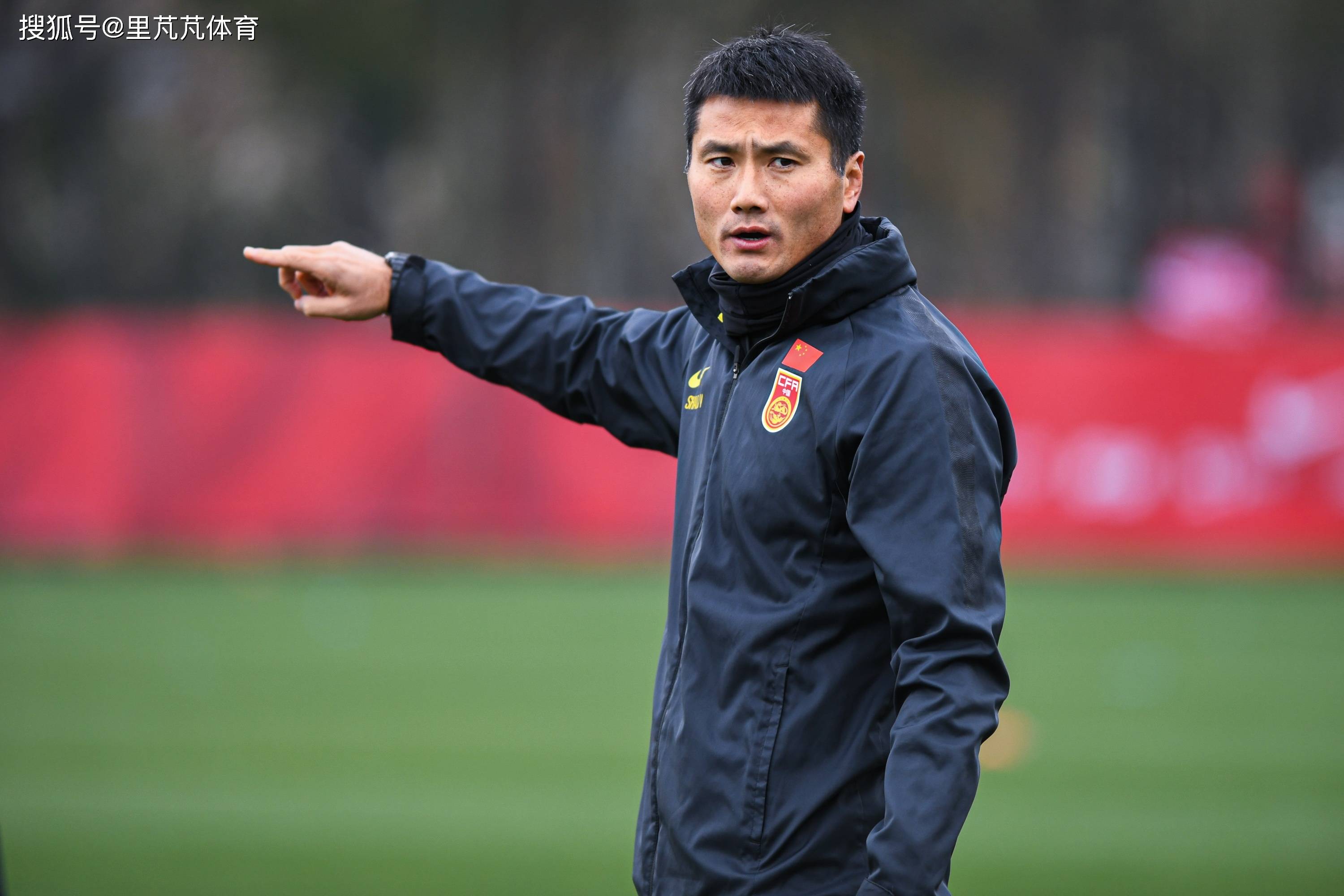 关于德甲冲刺阶段再迎强敌，迈阿密热火遗憾出局，主帅态度——气氛紧张，球队文化再被提及的信息